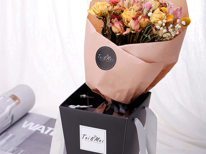 王十五司马弟出郭相访遗营草堂赀