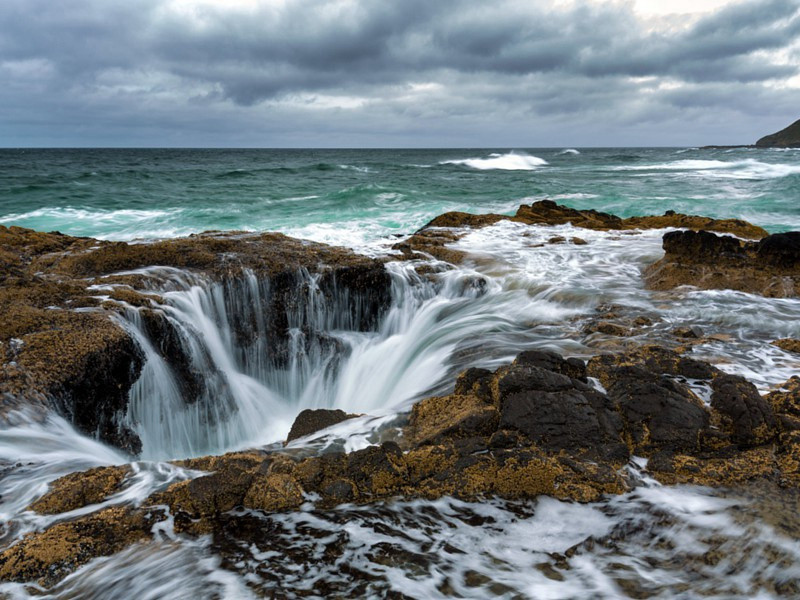 送郑十八虔贬台州司户伤其临老陷贼之故阙为面别情见于诗