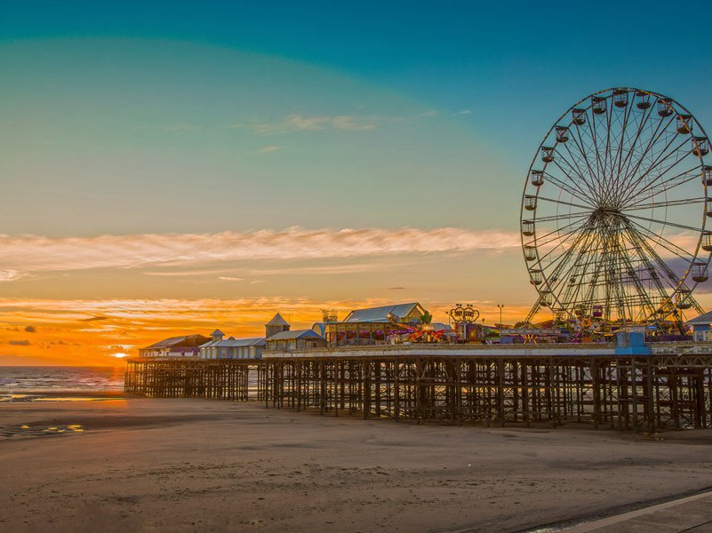 谢严中丞送青城山道士乳酒一瓶