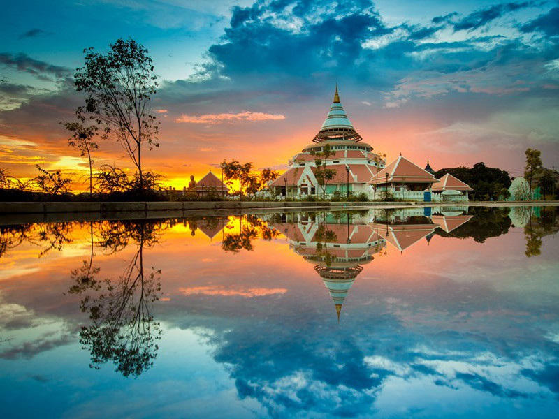 江亭送眉州辛别驾升之