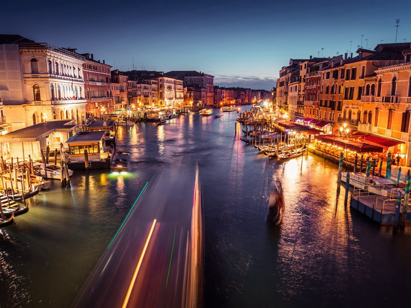 毒热寄简崔评事十六弟