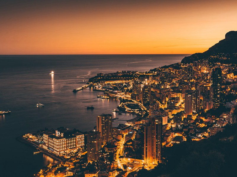 见王监兵马使说近山有白黑二鹰罗者久取竟未…请余赋诗二首