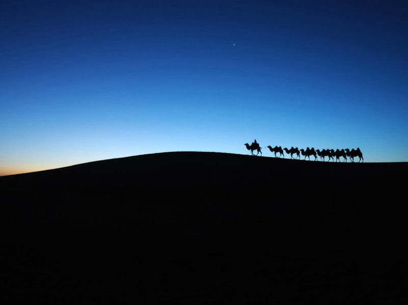 第五弟丰独在江左，近三四载寂无消息，觅使寄此二首其二(闻汝依山寺)