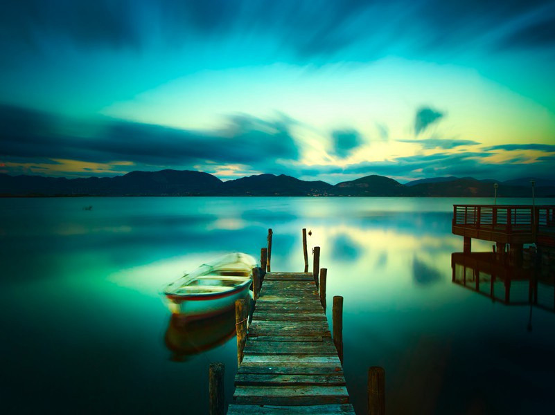 奉酬薛十二丈判宫见赠