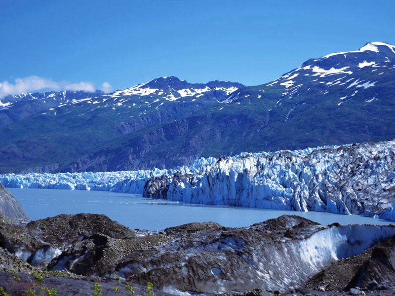 奉送卿二翁统节度镇军还江陵