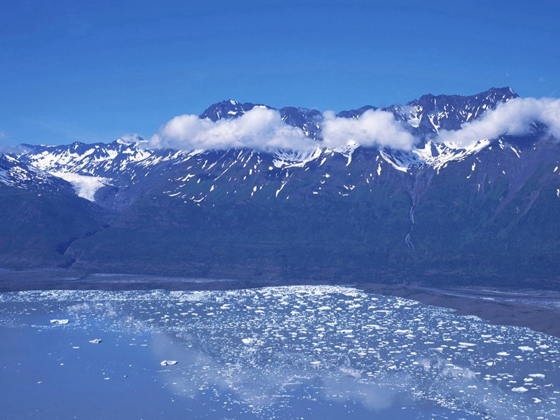 七月一日题终明府水楼二首